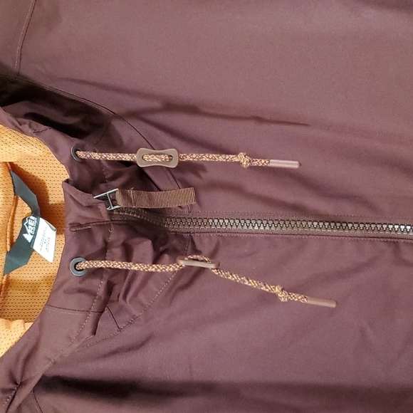 Rei Co op Groundbreaker brown rain jacket with orange lining - Like New - Picture 5 of 8